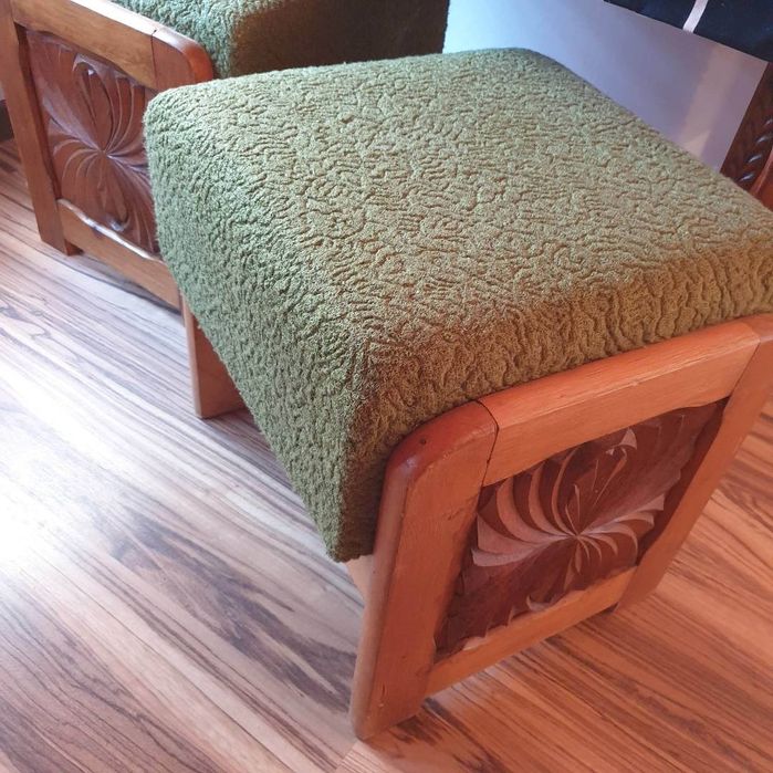 Ниска маса и табуретки