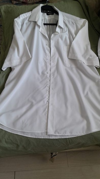 Мужские рубашки белого и молочного цветв