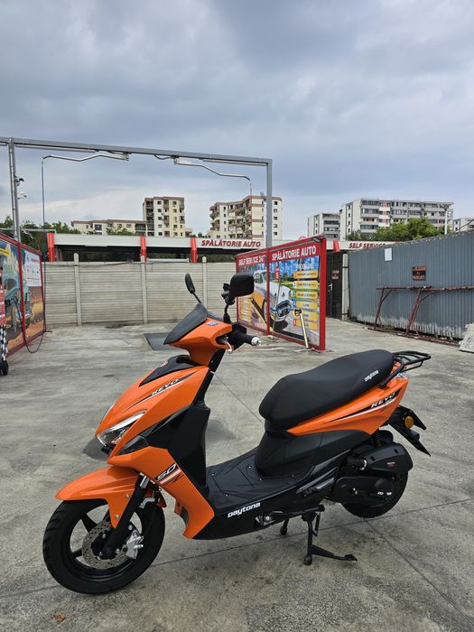 Daytona Revo 50, limitat la 25 km/h, se conduce fără permis