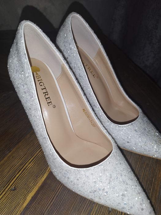 Новые туфли с блесками