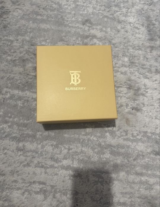 curea burberry neagra