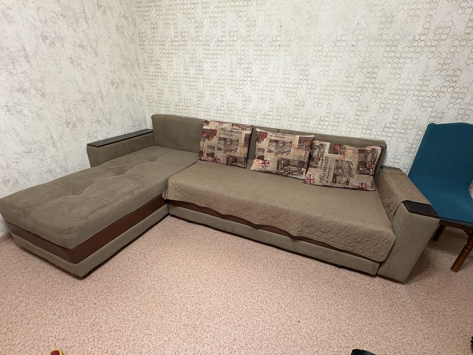 угловой диван в хорошем состоянии