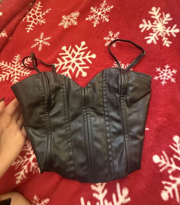 Черен кожен топ с банели xs