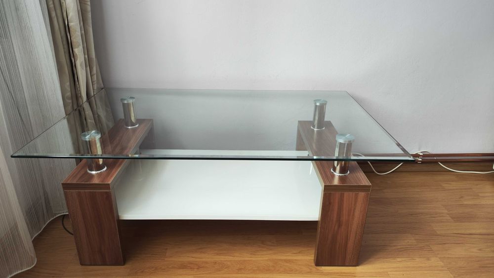 Vând masa din sticla
