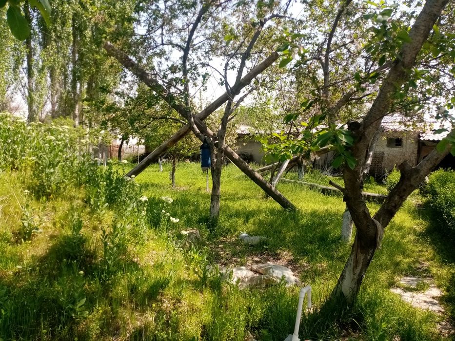 Yer sotiladi 6 sotix 3 xonaga fundamenti bor