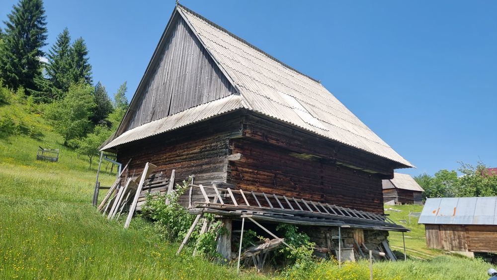 Vând două grajduri/cabane/magazii demontabile – ideal pentru relocare!