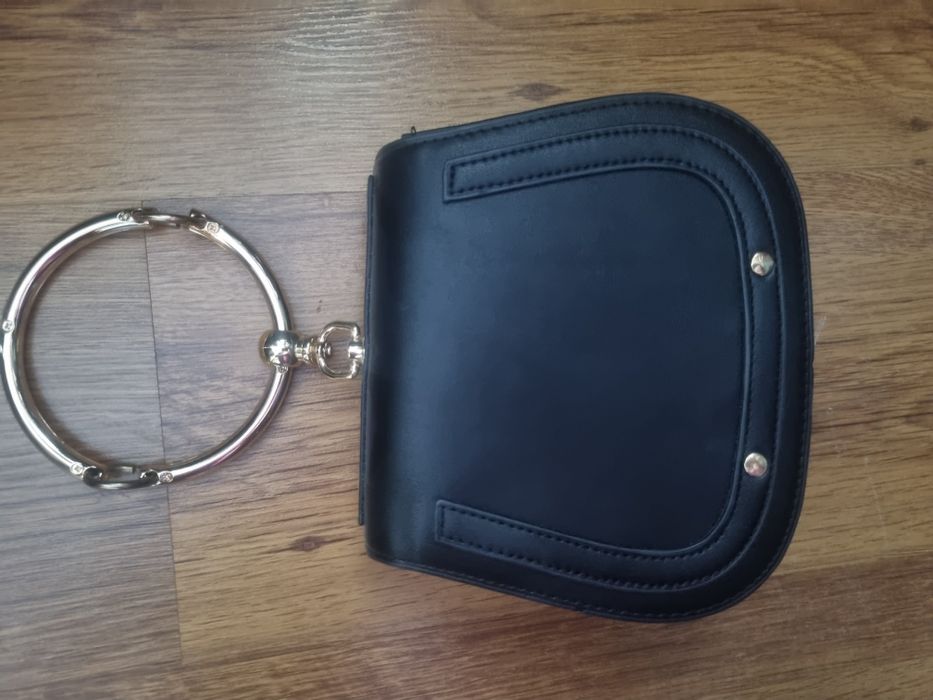 Чанта с метална дръжка