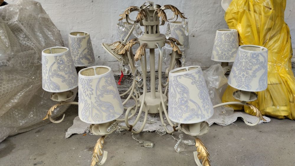 Люстры срочно продам