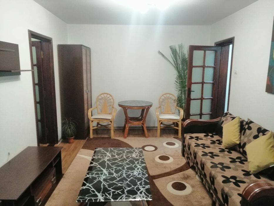 Inchiriez apartament