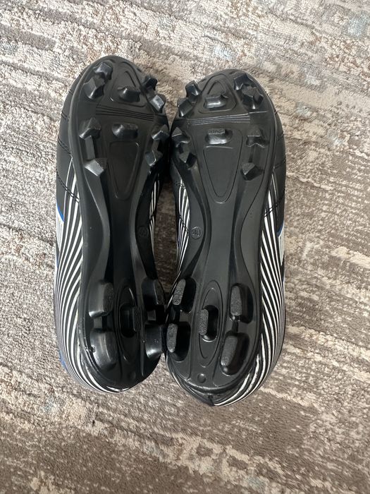 Футболные бутсы kinetix