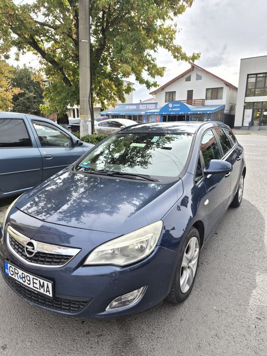Opel astra j 1.7cdti 125cai sport tourer.