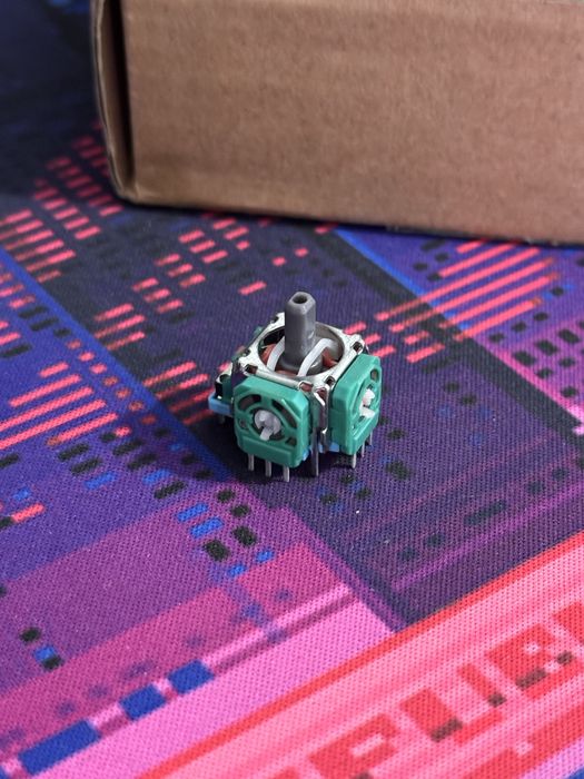 Joystick controller Playstation si Xbox
