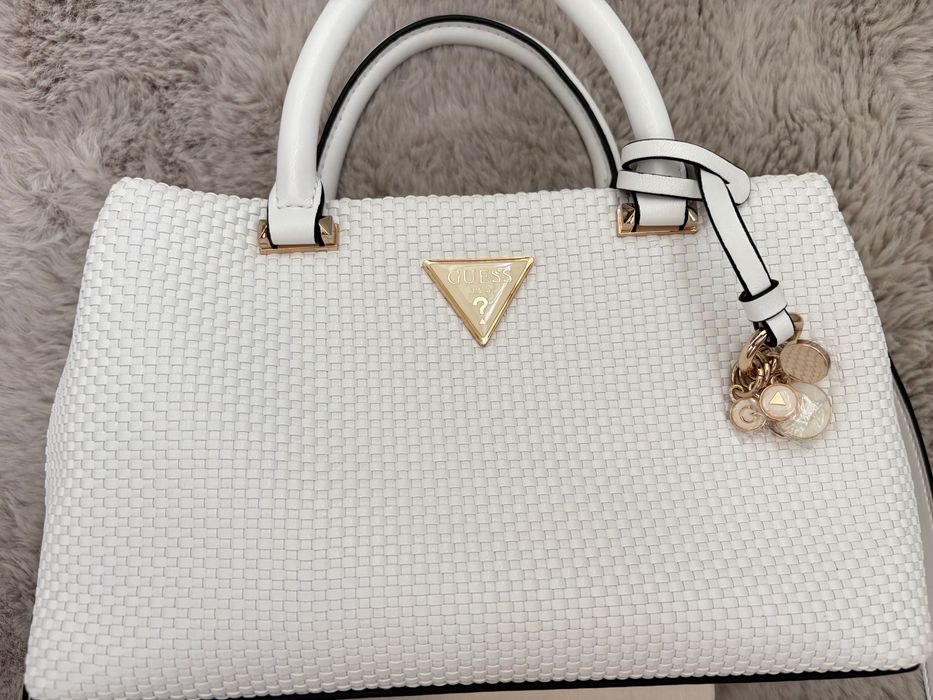 Оригинална чанта Guess