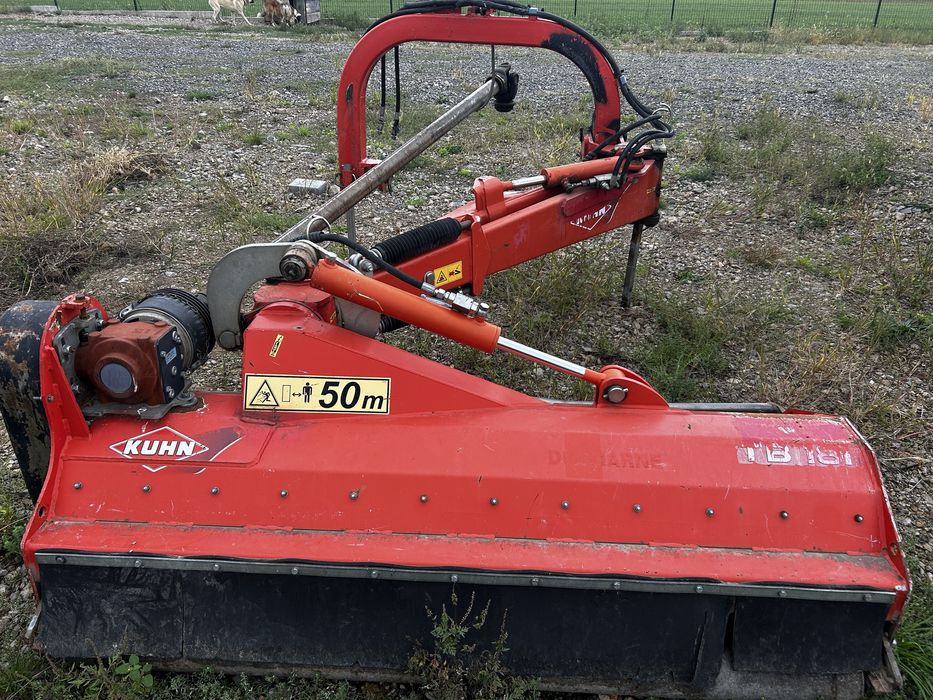 Tocator resturi vegetale si acostament KUHN TB 181 / Freza teren