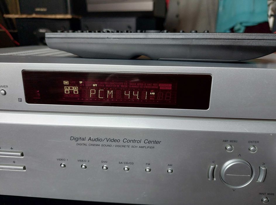 Amplituner 5.1 SONY cu telecomandă ( stație 5 X 85W )