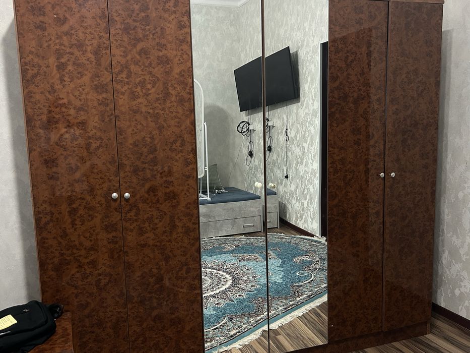 Шифоньер айнасымен