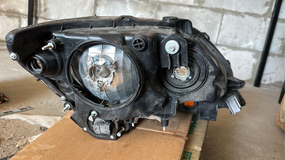 Продам фару на Lexus RX 300