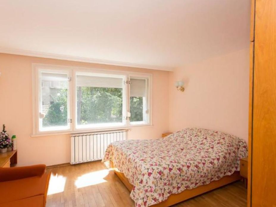 Дава се под наем Къща в София, Център - 150 кв.м за 1200 € - Снимка #2