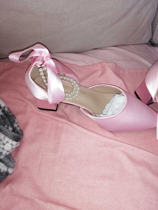 Pantofi roz de  ocazie