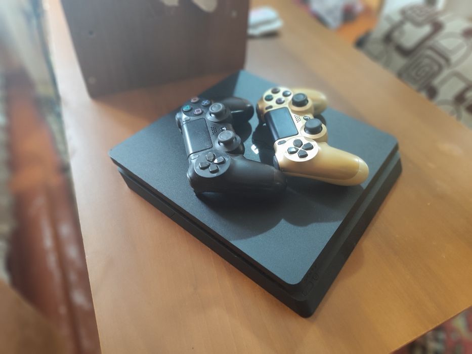 Игровая приставка Ps4 slim
