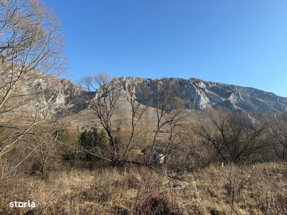 Teren 1.250 m² Rimetea, priveliște superbă, acces din 2 direcții