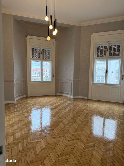 Spațiu elegant de închiriat în clădire istorică Casa Steiner Miks — fotografia 2