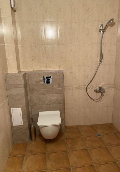 Дава се под наем Двустаен апартамент в Варна, Център - 75 кв.м за 600 € - Снимка #3