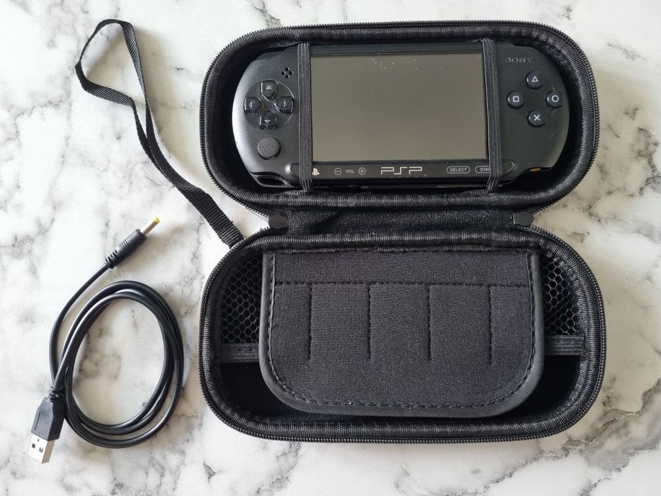 Vând PSP modat cu 51 de jocuri - Preț negociabil