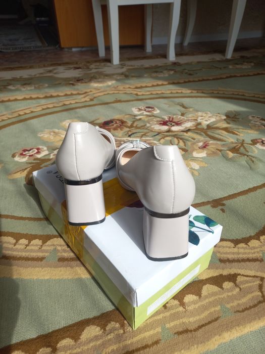 Новые стильные туфли