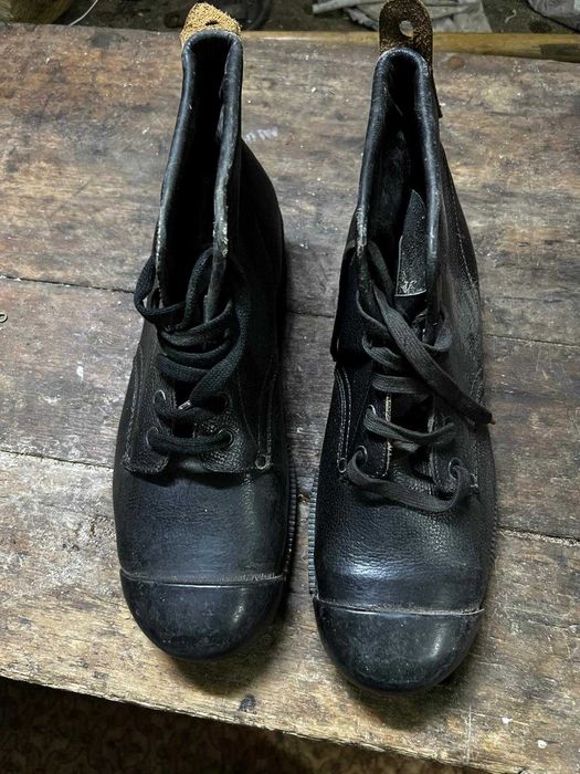 Vand bocanci lucru noi perioada comunista cu bombeu metalic.