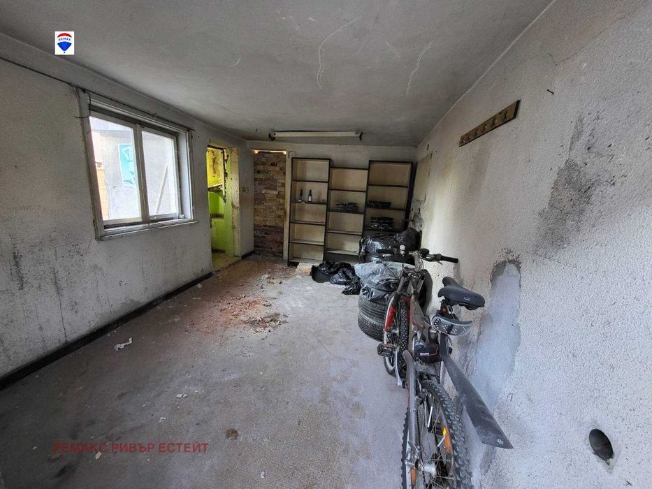 Гараж за продажба кв. Родина 2