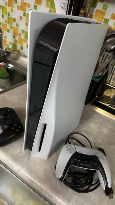 Продам айфон 14 про в корпусе 17 про и PlayStation. 5