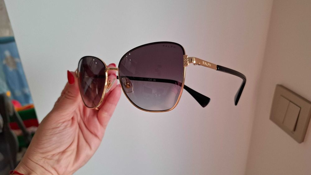 Очила дамски.Като нови