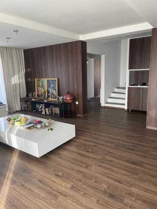 Vand casa la cheie, garaj dublu, curte 7 Ar. - zona Dura