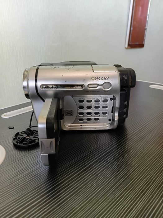 Видеокамера Sony CCD-TRV438E