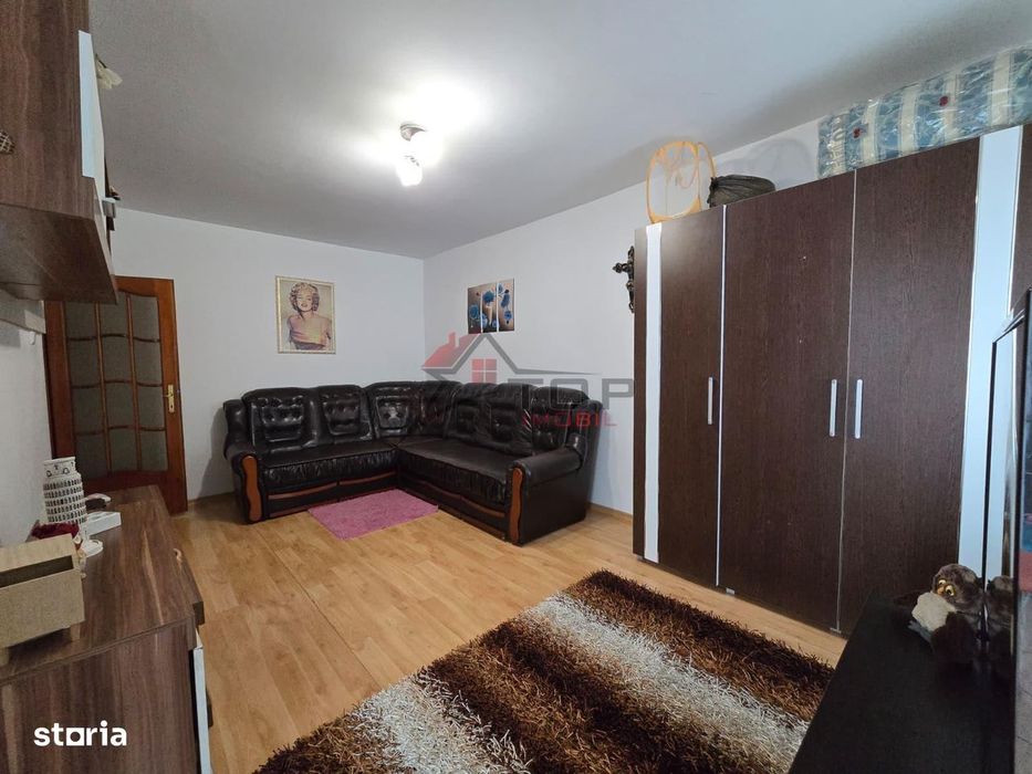 Piata Alexandru - Milcov, 2 camere decomandat cu 2 balcoane, liber