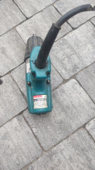 Mașină de înșurubat cu impact