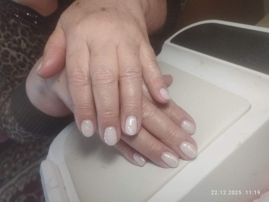 Маникюр у меня на дому.