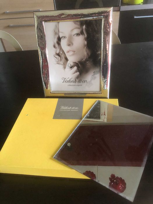 Ramă argintie pentru fotografie