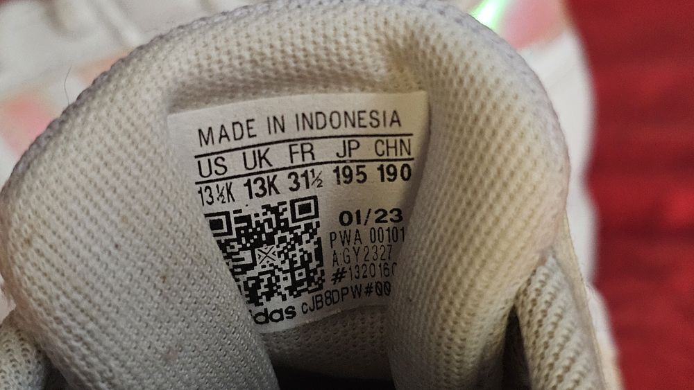 Продавам детски обувки втора употреба – Skechers и Adidas