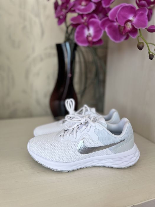 Новые кроcсовки Nike Revolution 36-37р.