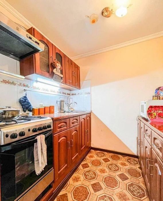 3/2/5 метро Буюк Ипак Йули, ориентир МГИМО,кирпич,балкон 2*6,70 м2