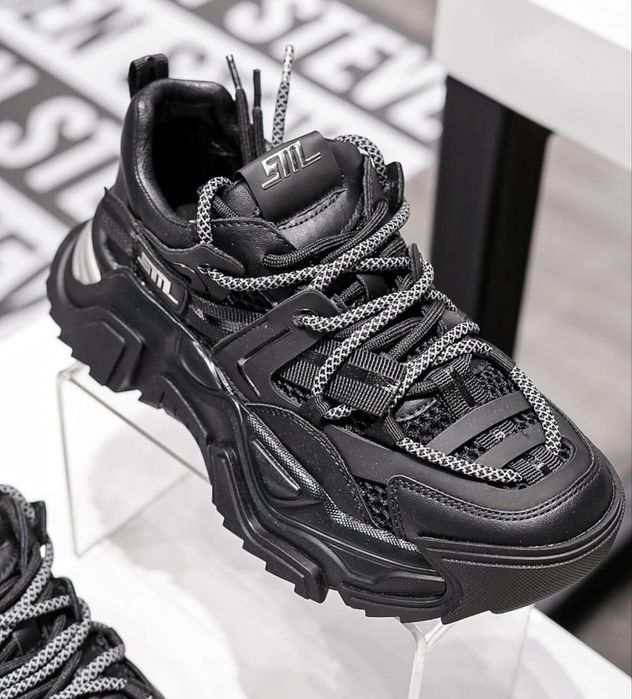 Steve Madden Kingdom Black 37