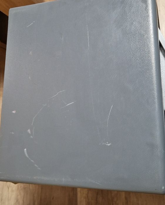 Масивна огнеупорна метална каса