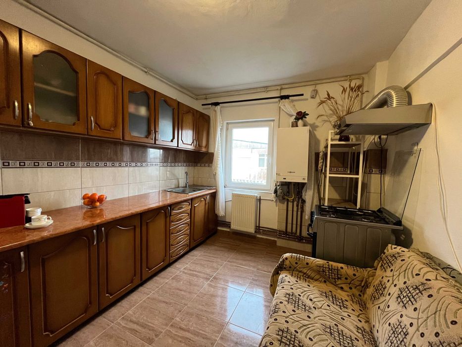 Apartament cu 2 camere, decomandat, zona Iiruc