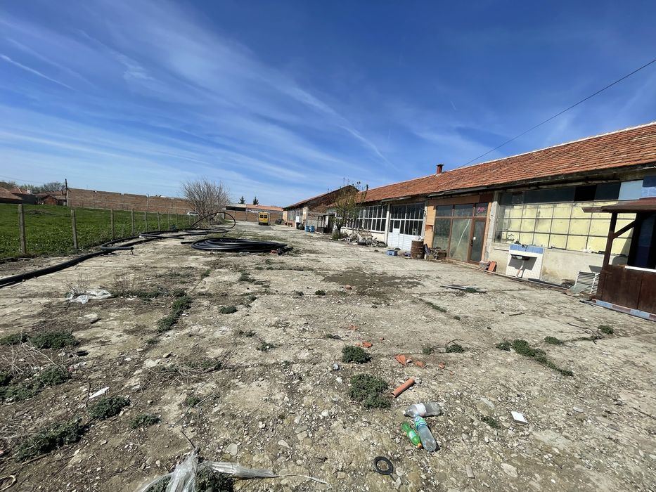 Дава се под наем Склад в с. Гюльовца, Област Бургас - 2485 кв.м за 95000 € - Снимка #1