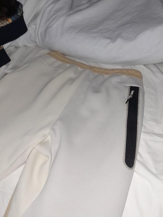 pantaloni nike tech