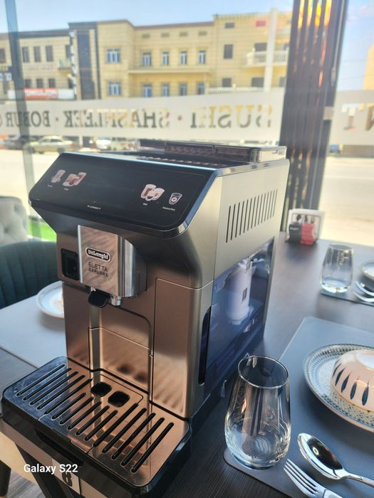 Кофемашина " Delonghi Eletta Explore ECAM" .