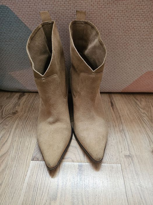 Zara reserved 40 естествен велур бежави