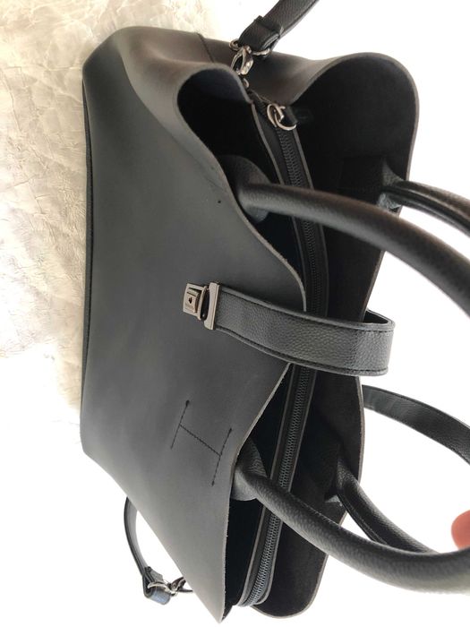 Дамска черна кожена чанта